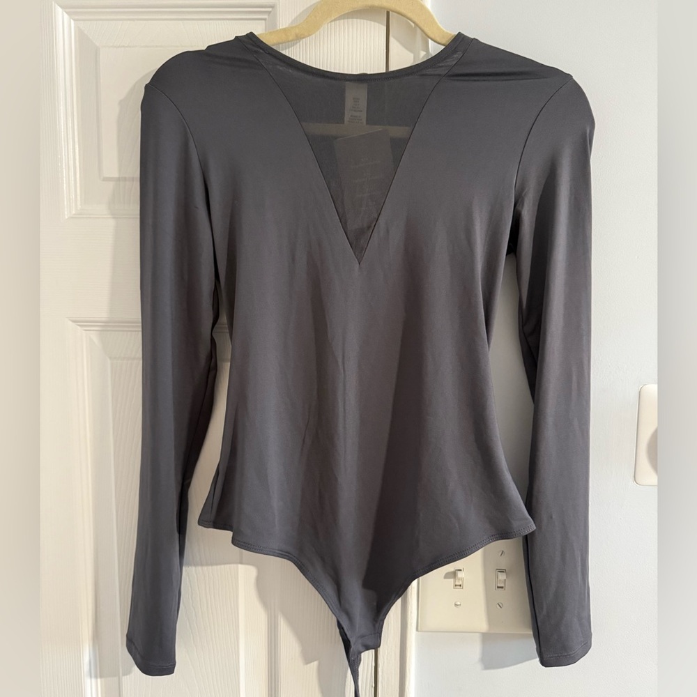 H&M - Slate gray bodysuit BRAND NEW -
Mesh detail on front and back, stretchy